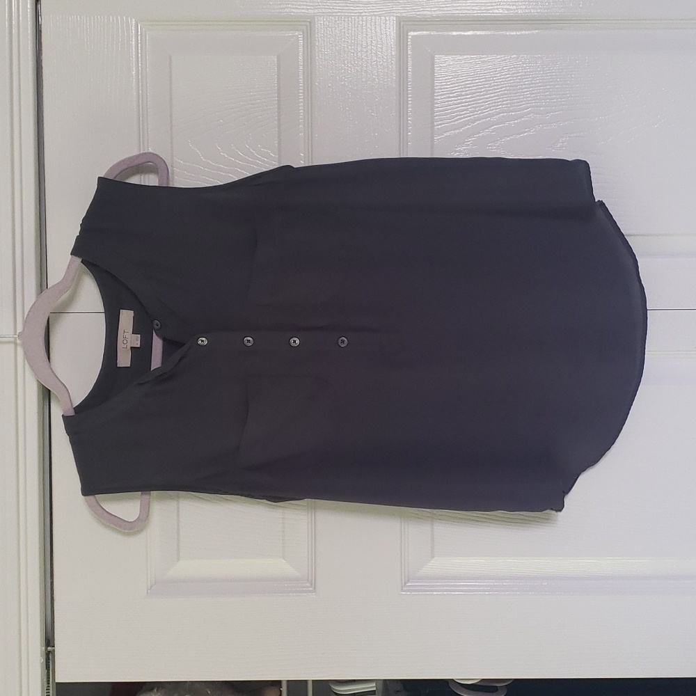 LOFT grey sleevless top.